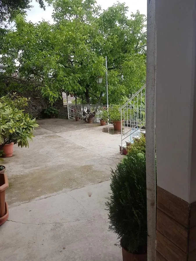 דירה Gjirokastër Riva Guest House אלבניה